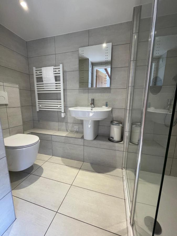 The Queen Matilda Country Rooms Avening Luaran gambar