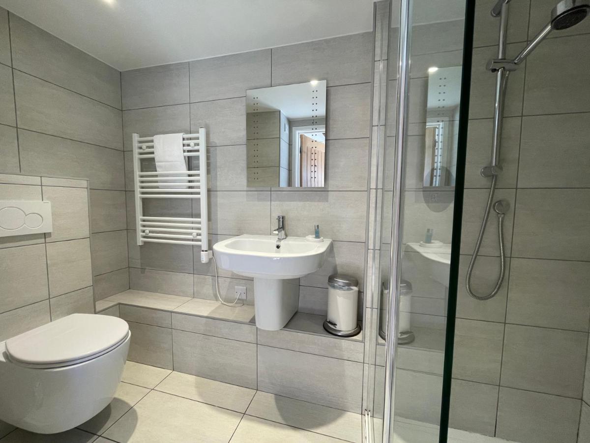 The Queen Matilda Country Rooms Avening Luaran gambar